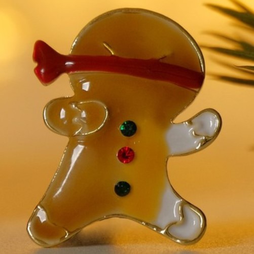 Брошь новогодняя "Печенька" ниндзя, цветная в золоте 7842275