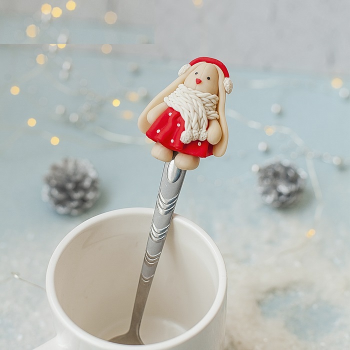 Ложка для декора полимерной глиной "Зайка в шарфике"