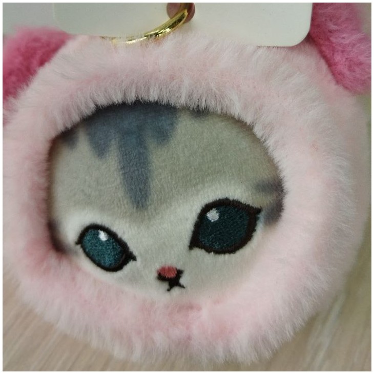 Мягкая игрушка-брелок Кошка в одежде Микс