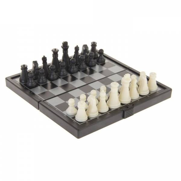 Шахматы пластик черно-белые магнитные с доской 13*13 см
