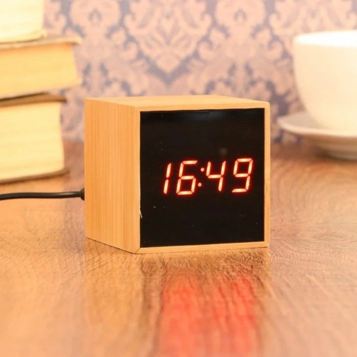Часы-будильник "Кубик" с подсветкой, дата, красные цифры, батарея 3ААА, 6х6 см 3620925