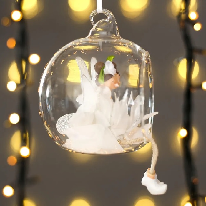 Сувенир полистоун "Фея-бабочка, в юбке лепестке пушок, в шарике" 9х8х10 см   4900715