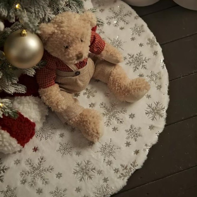 Коврик под елку 90 см белый с серебряными звездами