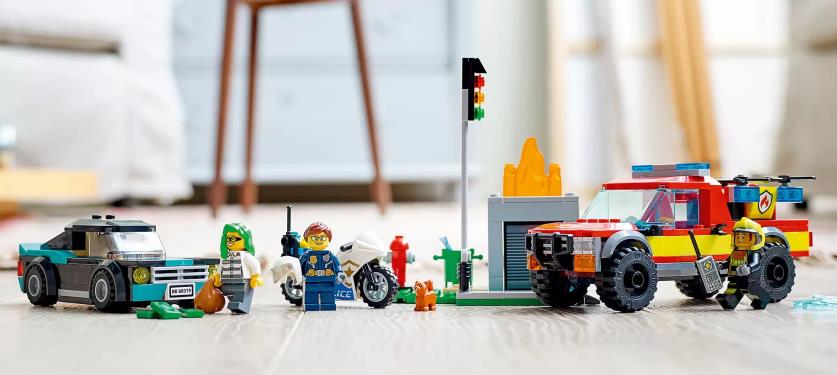 Конструктор LEGO City 60319 Пожарная бригада и полицейская погоня5.jpg