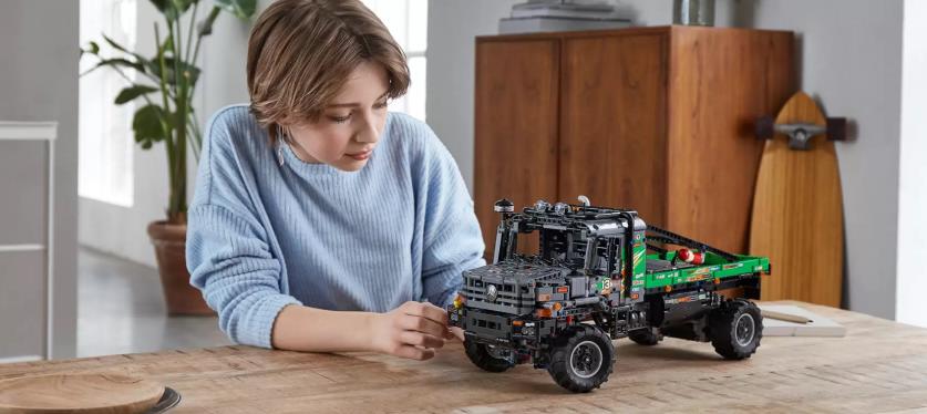 Конструктор LEGO Technic 42129 Полноприводный грузовик-внедорожник Mercedes-Benz Zetros-1.jpg