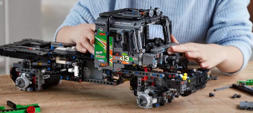 Конструктор LEGO Technic 42129 Полноприводный грузовик-внедорожник Mercedes-Benz Zetros-4.jpg