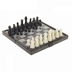 Шахматы пластик черно-белые магнитные с доской 13*13 см