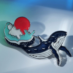 Брошь "Кит" солнце, цветная в серебре   6970864