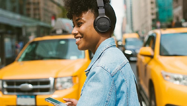 Адаптивное шумоподавление с функцией Smart Ambient.