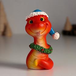Сувенир полистоун "Змейка красная в синей шапке и новогоднем венке" 5х4х8,5 см   10326168