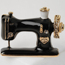 Брошь "Швейная машина" с мотком ниток, цвет чёрно-белый в золоте 5445487