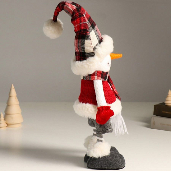 Кукла интерьерная "Снеговик в жилете со снежинкой и клетчатом колпаке" 44 см   9488067