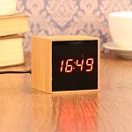 Часы-будильник "Кубик" с подсветкой, дата, красные цифры, батарея 3ААА, 6х6 см 3620925
