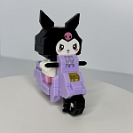 Фигурка-конструктор "Куроми на скутере"