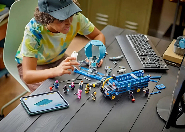 В мире LEGO и Fortnite