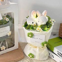 Букет плюшевый с зайчиками, белый