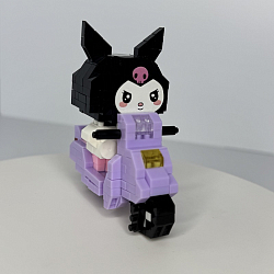 Фигурка-конструктор "Куроми на скутере"