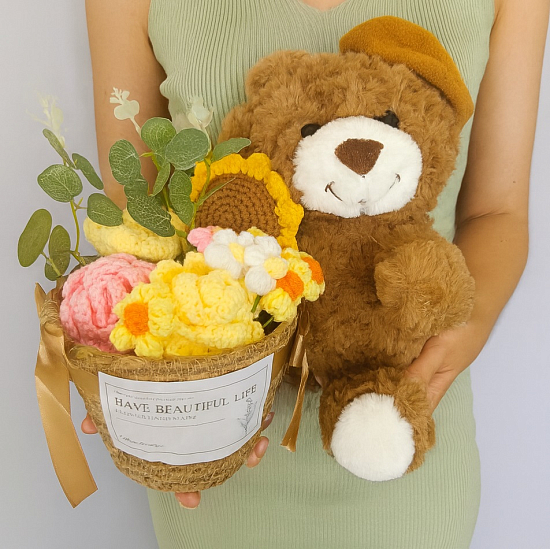 Мишка с корзинкой цветов+гирлянда