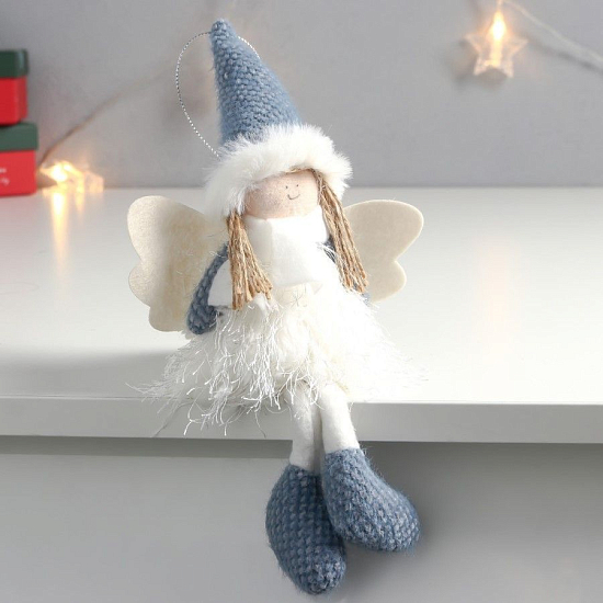 Кукла интерьерная "Ангелочек в шубке из травки, в синем колпаке и сапожках" 30х15х5 см   7575286