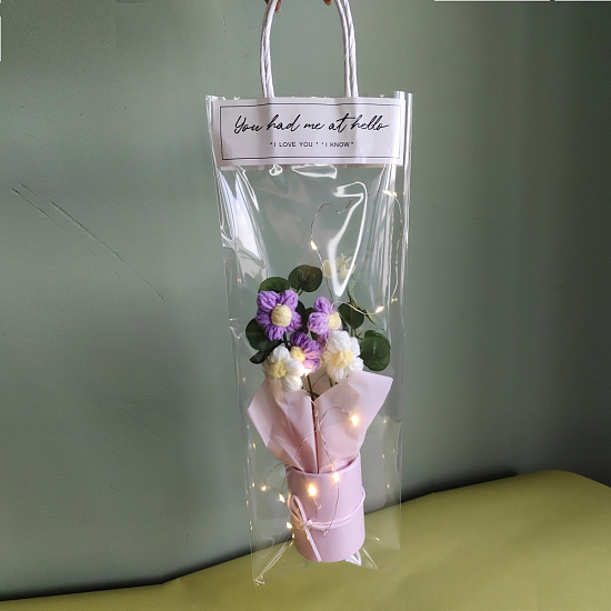 Букет цветы фиолетово-белые с пакетом