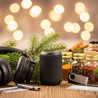 Что подарить на Новый год недорого: 20 идей бюджетных подарков для семьи, друзей и коллег